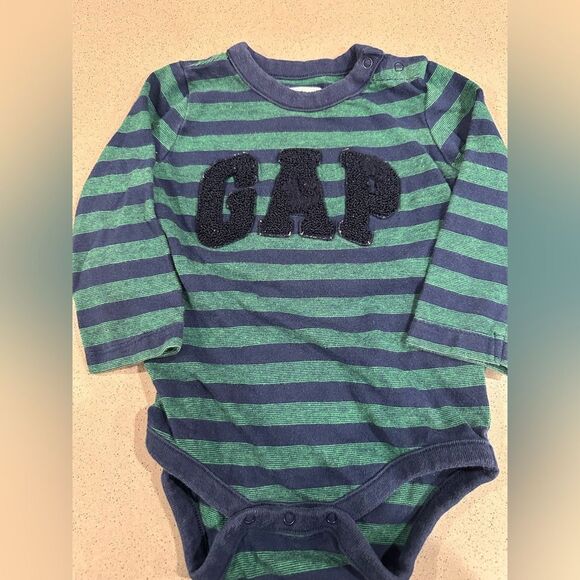 Baby Gap Bundle of five long sleeve onesies 6-12 months - Picture 15 of 16